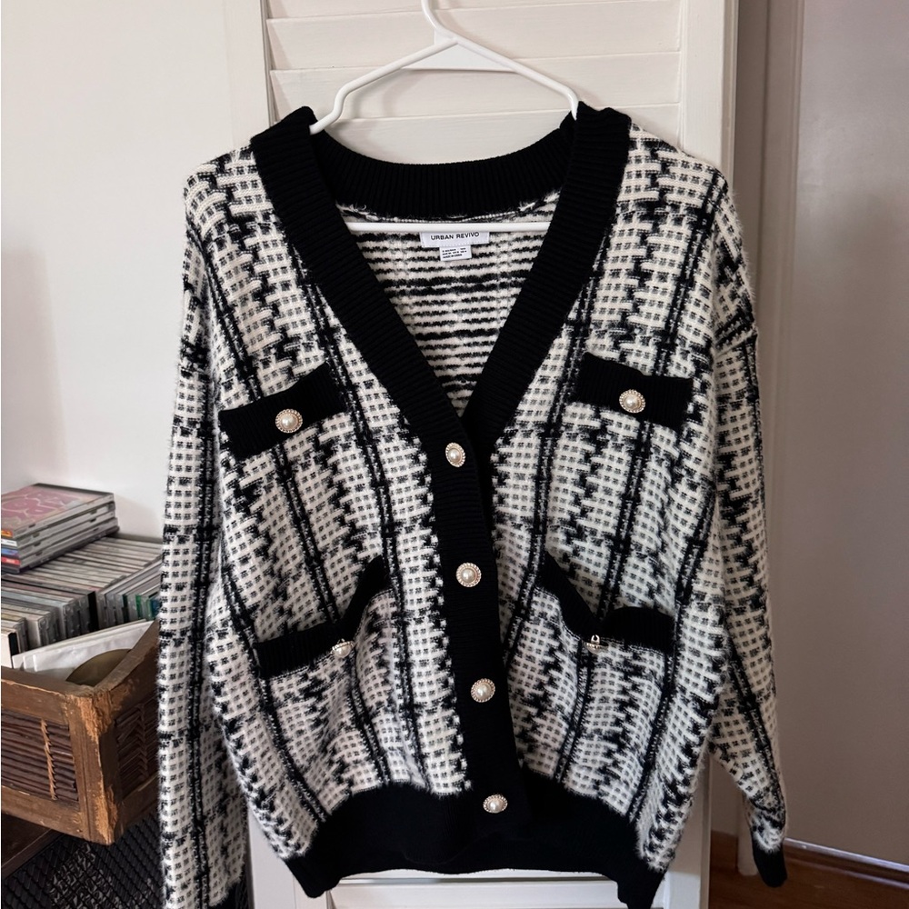 Urban Revivo Black and White Checkered Cardigan